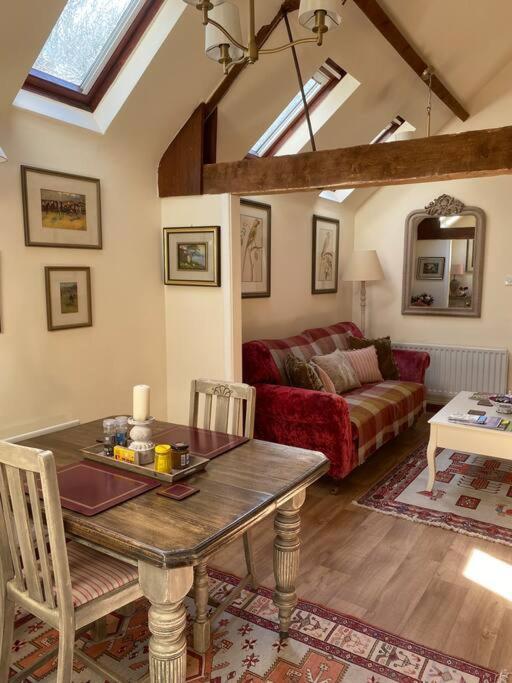 The Grooms Loft Self Contained Apartment Milton Abbas Luaran gambar