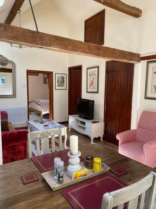The Grooms Loft Self Contained Apartment Milton Abbas Luaran gambar